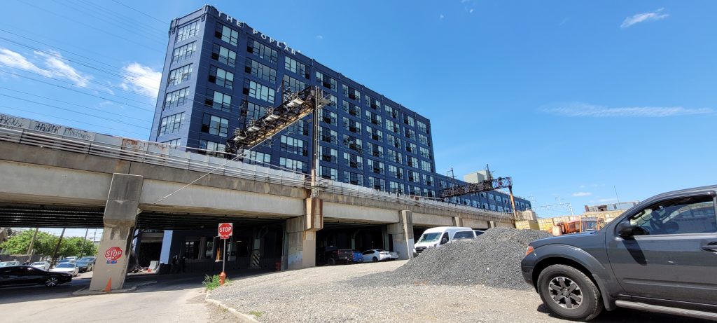 The Poplar and 900 North 8th Street site (right). Photo by Thomas Koloski 