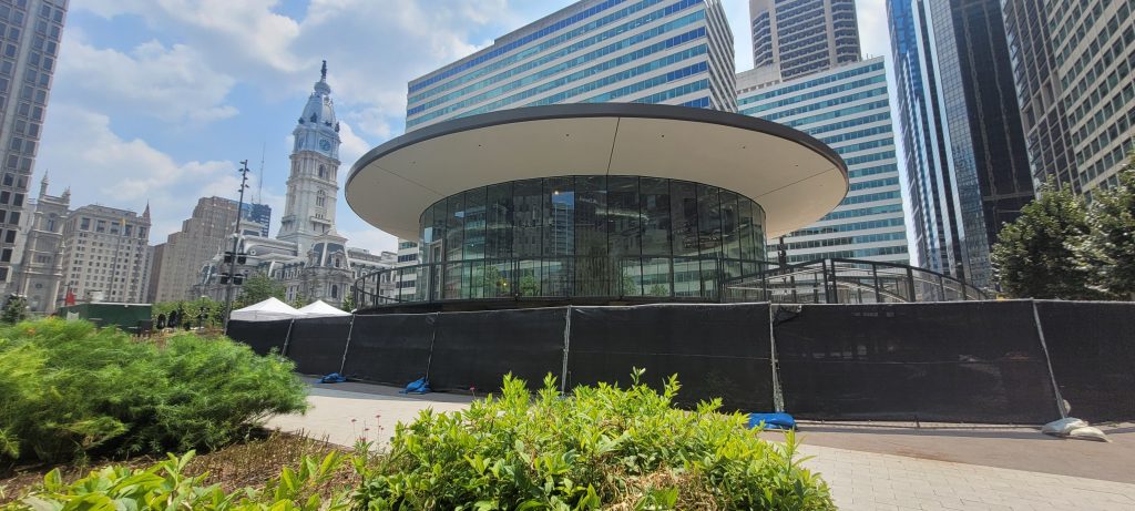 LOVE Park Welcome Center and City Hall. Photo by Thomas Koloski