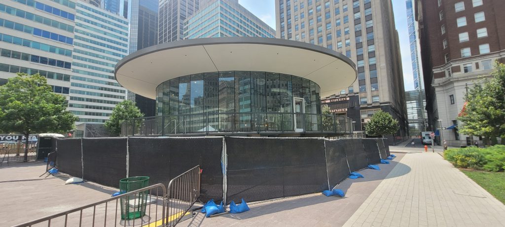 LOVE Park Welcome Center looking southwest. Photo by Thomas Koloski