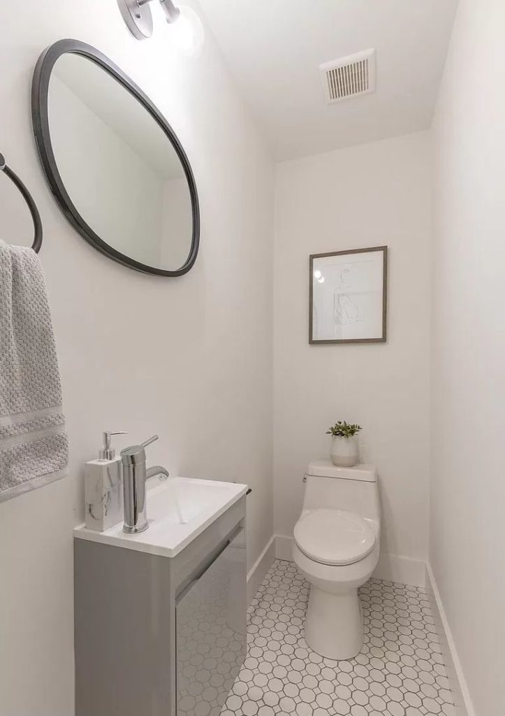 2509 Grays Ferry Avenue. Bathroom