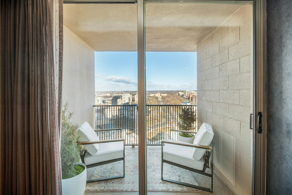 The Terrace on 18th at 1776 Benjamin Franklin Parkway. Balcony. Credit: Pearl Properties