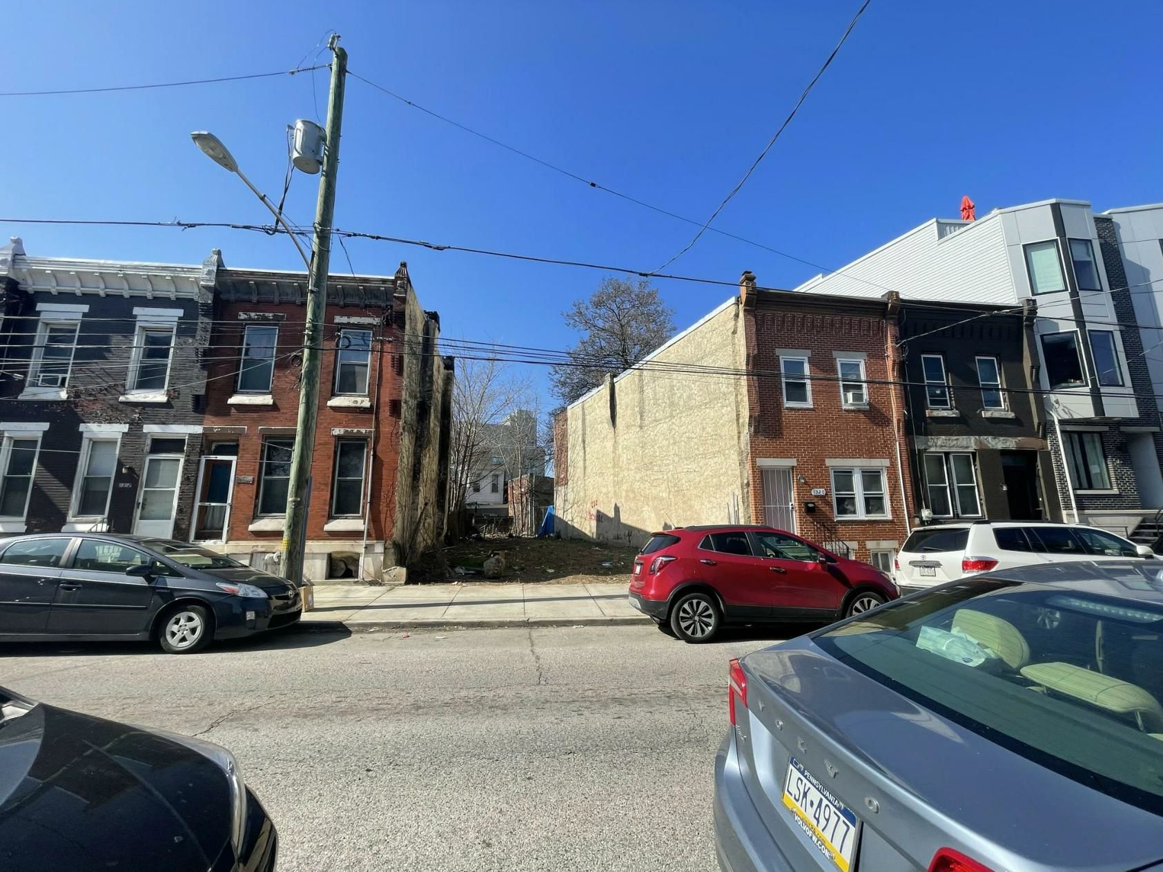 1316 North 27th Street. Site conditions prior to redevelopment. Looking west. Credit: Moto Designshop via the City of Philadelphia