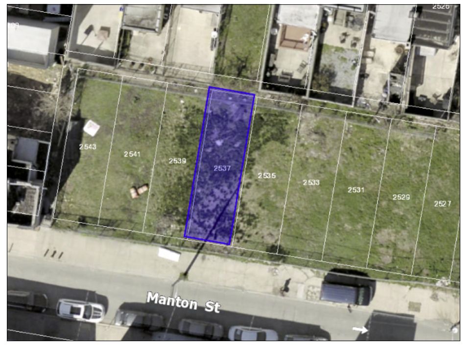 2537 Manton Street. Site conditions prior to redevelopment. Aerial view. Credit: 24 7 Design Group via the City of Philadelphia Department of Planning and Development
