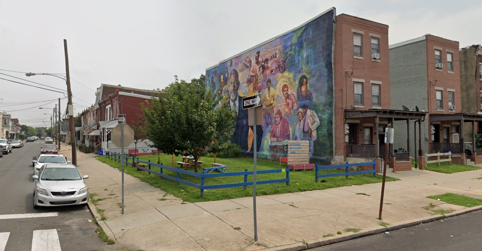 953 Belmont Avenue, with the adjacent mural. Looking southeast. July 2021. Credit: Google Street View