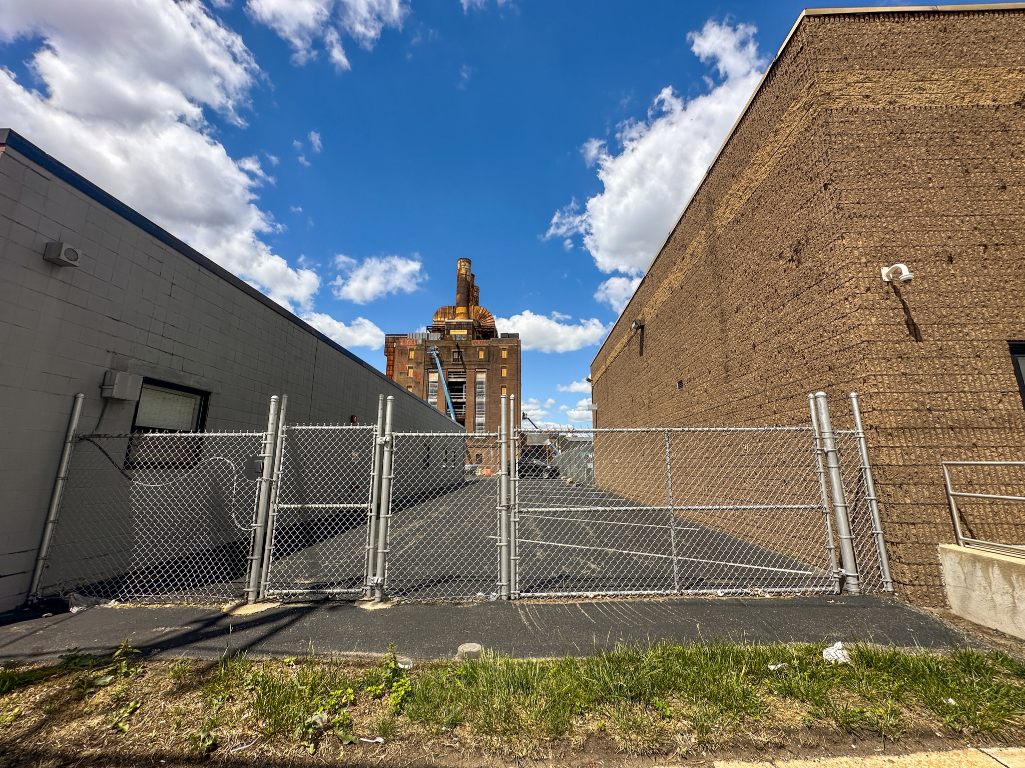 426-40 North 8th Street. Photo by Jamie Meller. April 2025