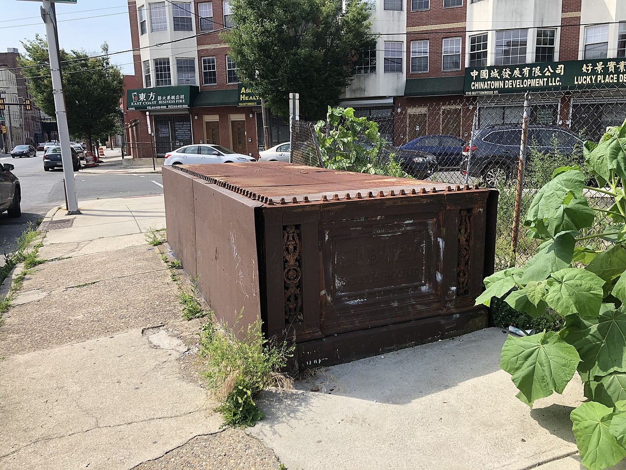 An entrance to the abandoned Spring Garden Station on the Broad Ridge Spur outside of 1200 Ridge Avenue in 2019. Credit: Ii2nmd on Wikipedia