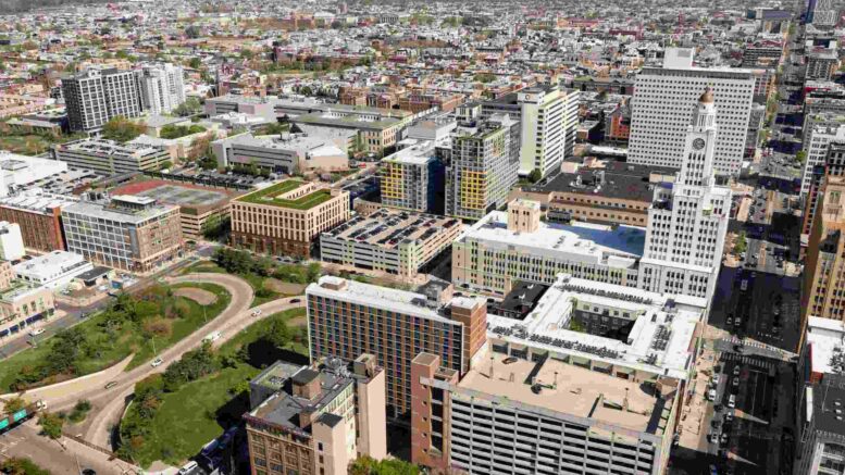 1527 Callowhill Street. Building rendering within its broader urban context. Credit: Designblendz Architecture via the Civic Design Review by the Philadelphia City Planning Commission and the Department of Planning and Development.