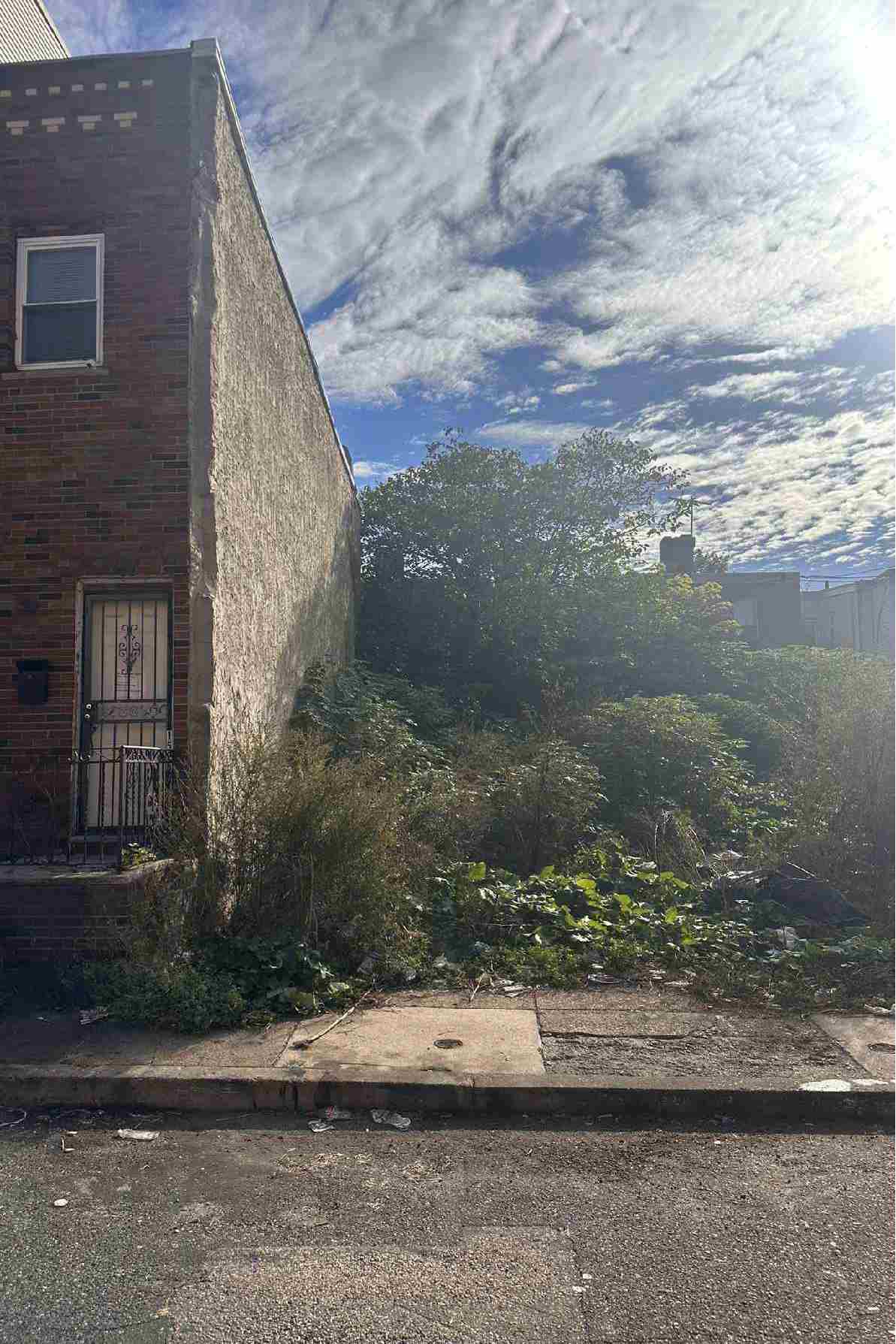 1527 South Lecount Street, Philadelphia. Site conditions prior to redevelopment. Credit: IS-DG Architecture via a zoning permit submitted to the City of Philadelphia.